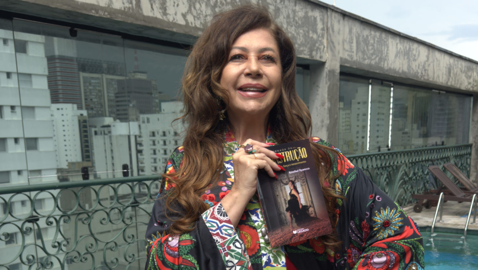 Kristhel Byancco leva a Brasília a experiência “Joias do Poder”, unindo arte, design, literatura e protagonismo feminino